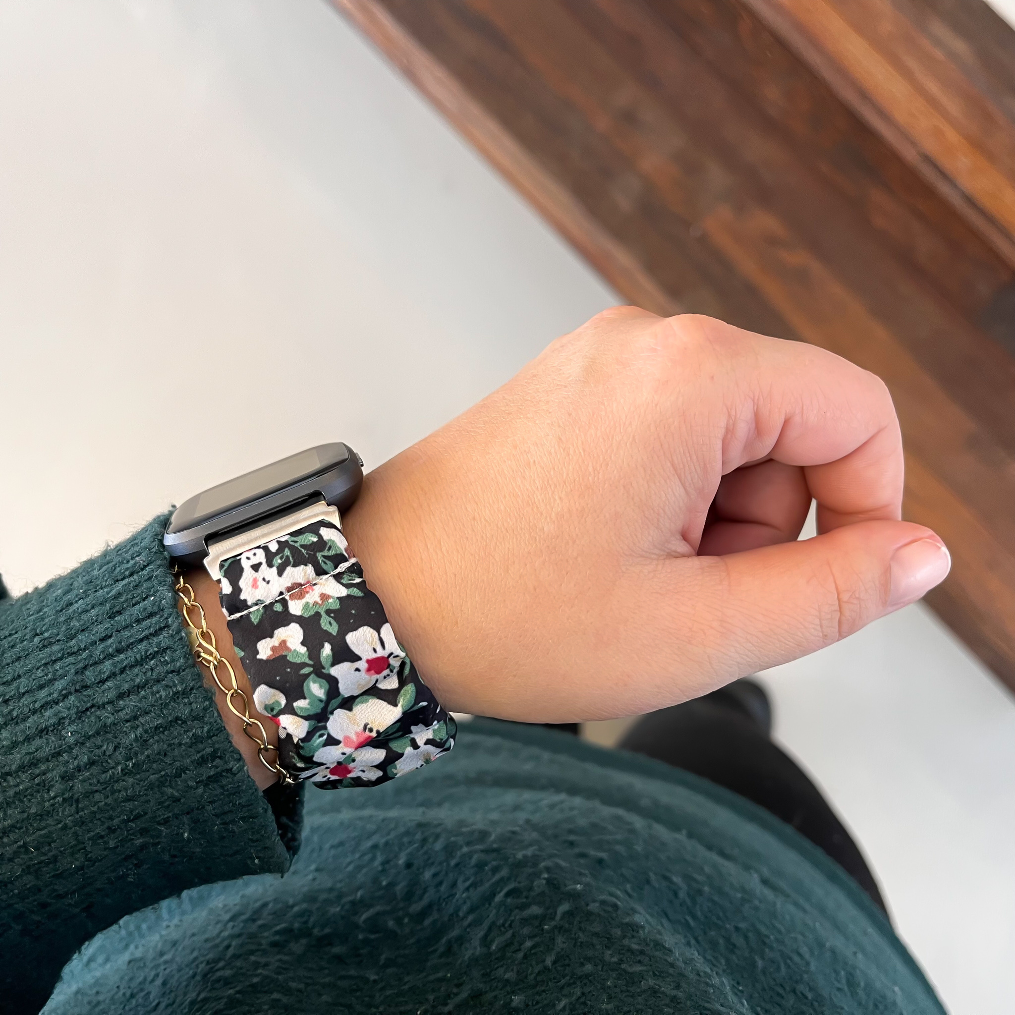 Fitbit Versa Nylon Scrunchie Strap - Flowers