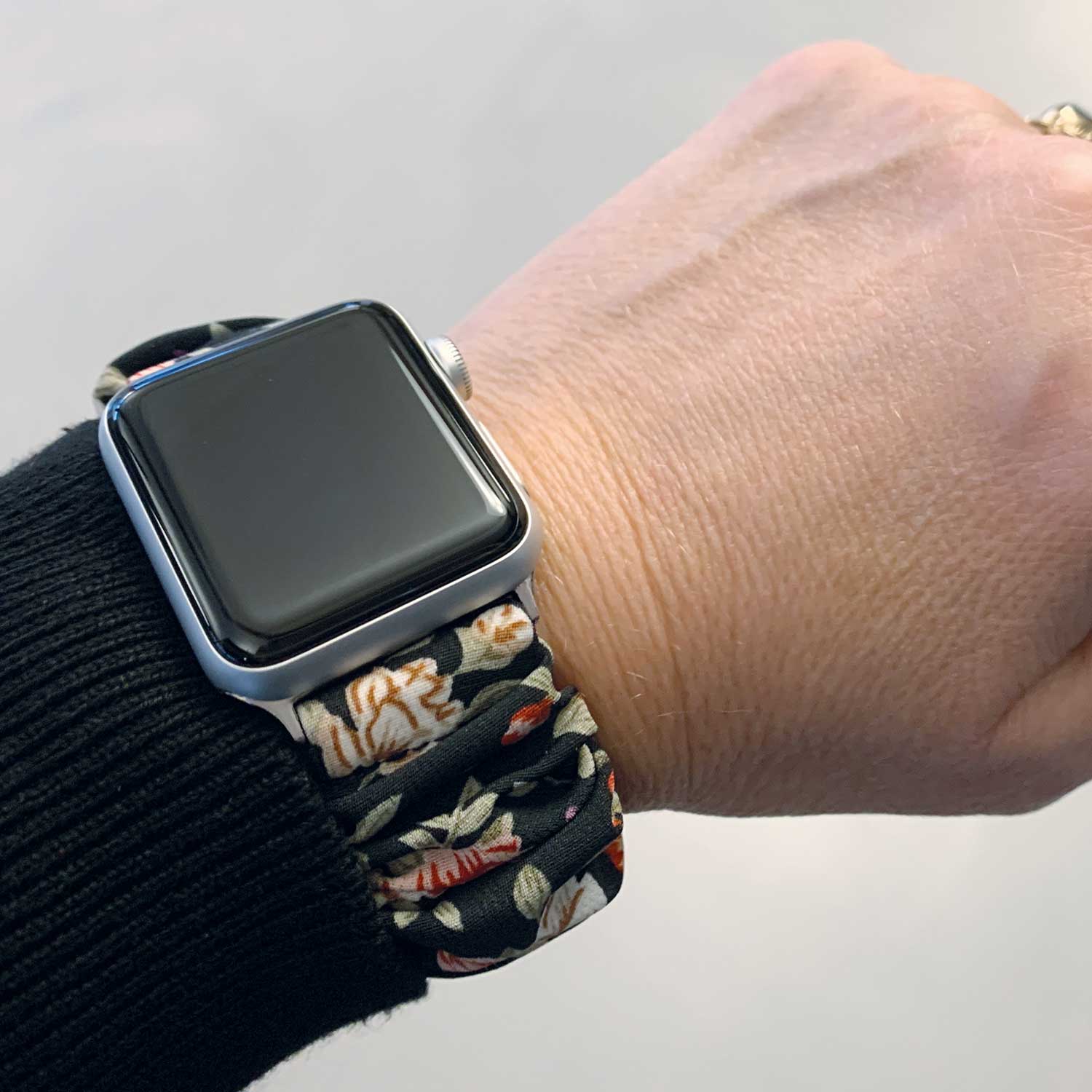 Apple Watch Nylon Scrunchie Strap - Flowers Black